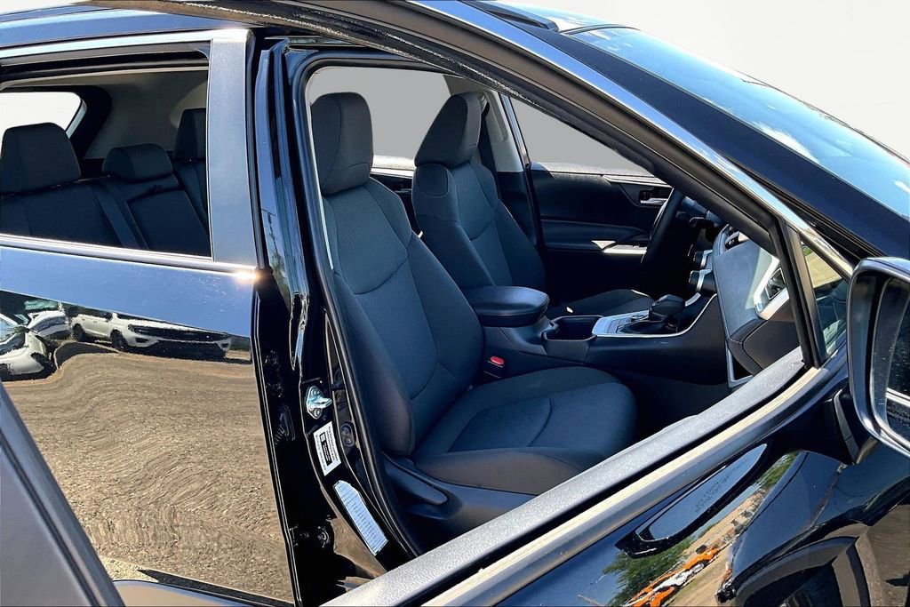 Used 2025 Toyota RAV4 XLE AWD/4WD image 9