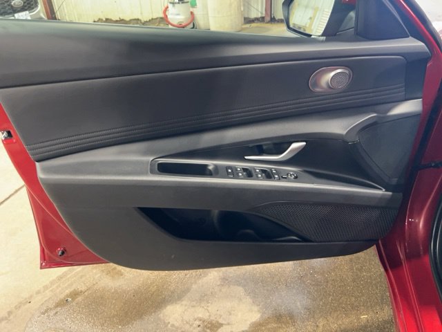 Used 2025 Hyundai Elantra SEL FWD image 17