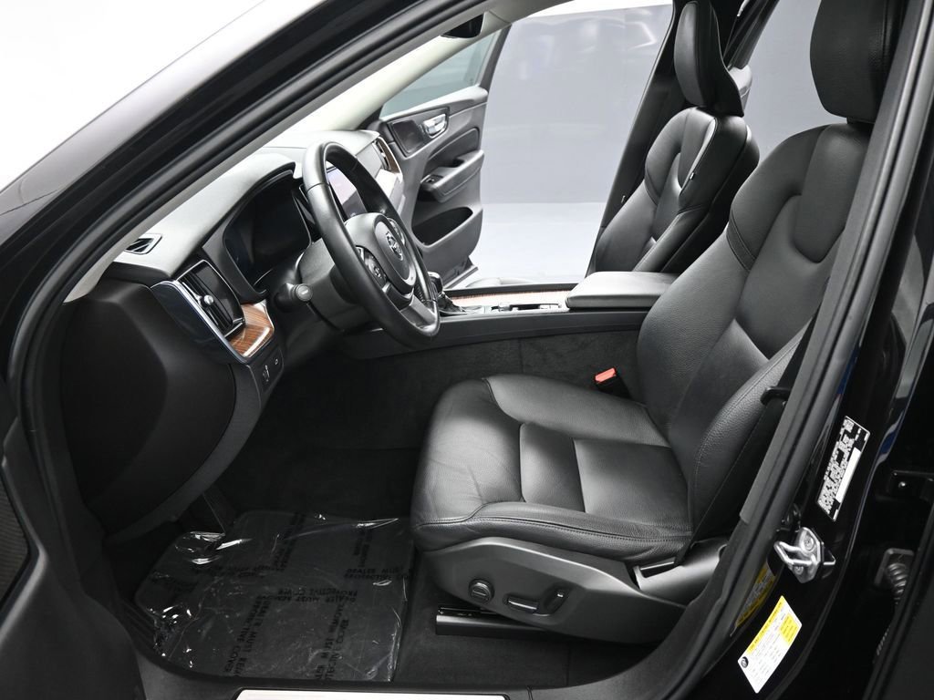 Used 2021 Volvo XC60 T5 Momentum w/ Premium Package image 37