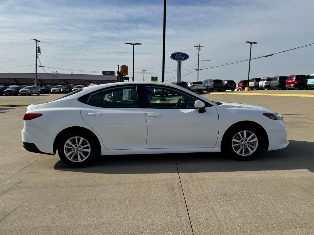 Used 2025 Toyota Camry LE image 3
