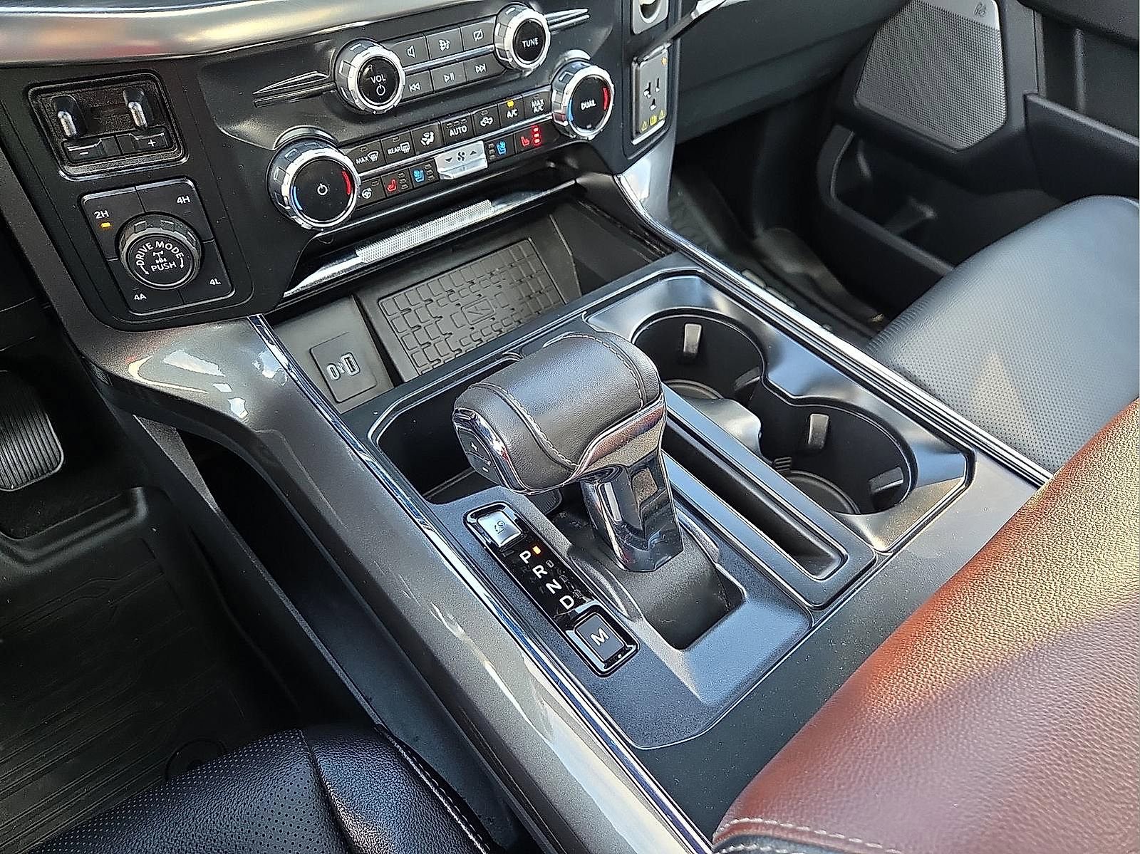 Certified 2023 Ford F150 Lariat w/ Equipment Group 502A High image 25