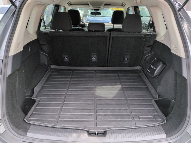 Used 2023 Nissan Rogue S AWD/4WD image 19