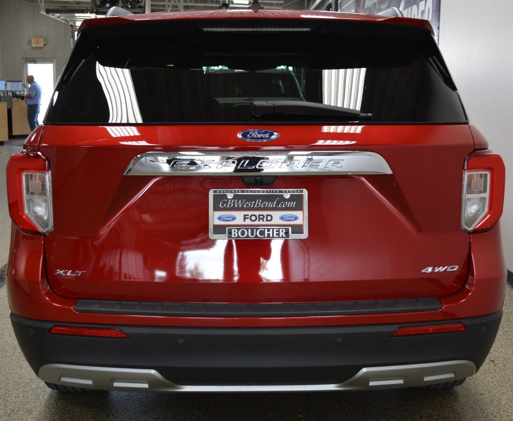 Certified 2024 Ford Explorer XLT w/ Equipment Group 202A AWD/4WD image 5