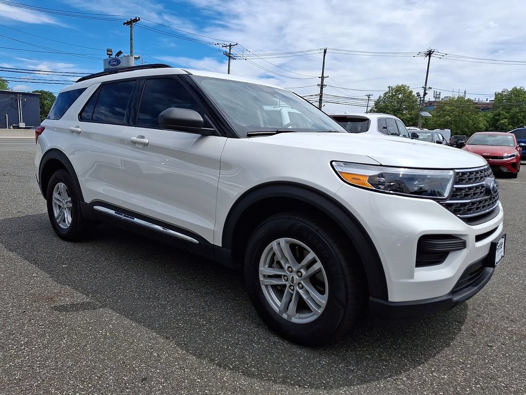Certified 2024 Ford Explorer XLT AWD/4WD image 3