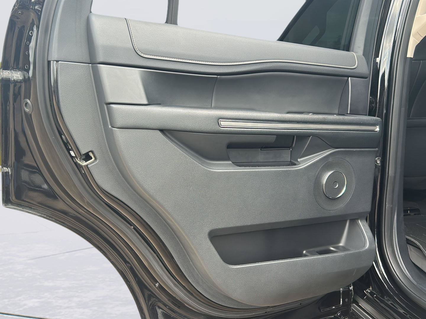 Certified 2024 Ford Expedition XLT RWD image 23