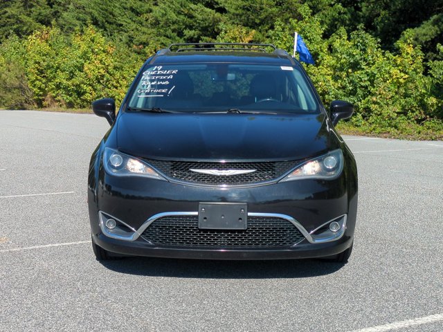 Used 2019 Chrysler Pacifica Touring-L FWD image 9