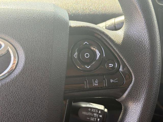 Used 2019 Toyota Prius L Eco w/ Carpet Mat Package image 11
