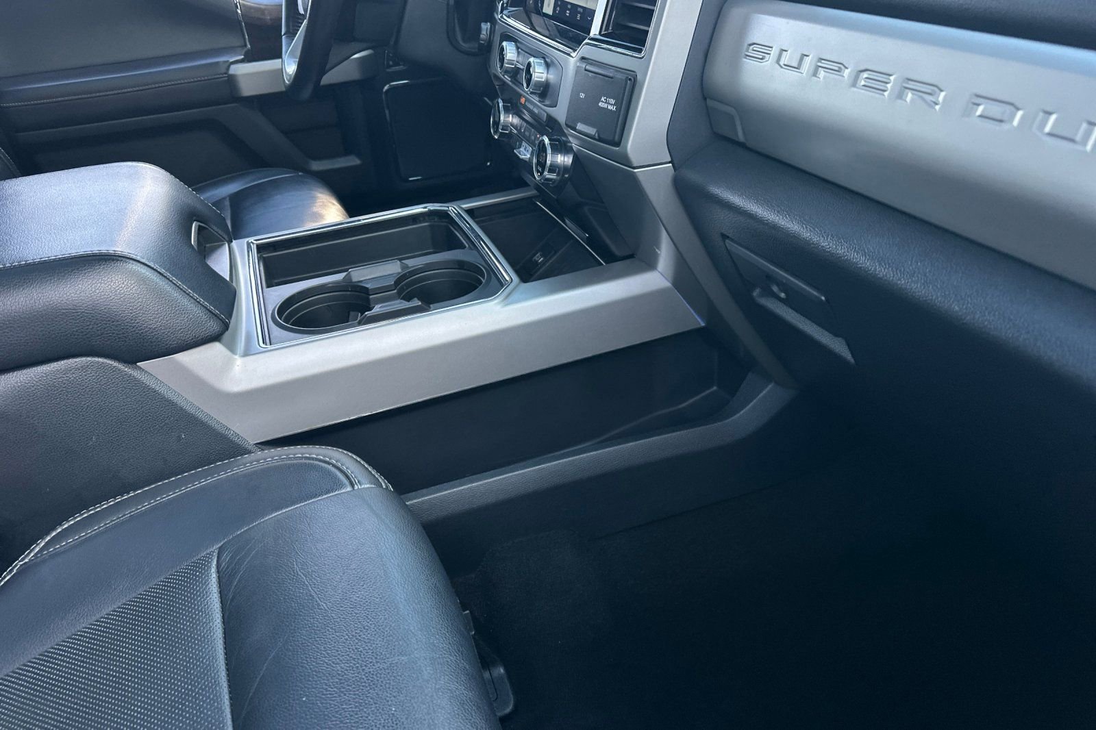 Certified 2022 Ford F250 Lariat w/ Lariat Ultimate Package image 16