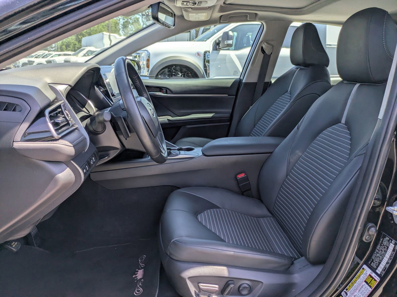 Used 2024 Toyota Camry SE w/ Convenience Package FWD image 11