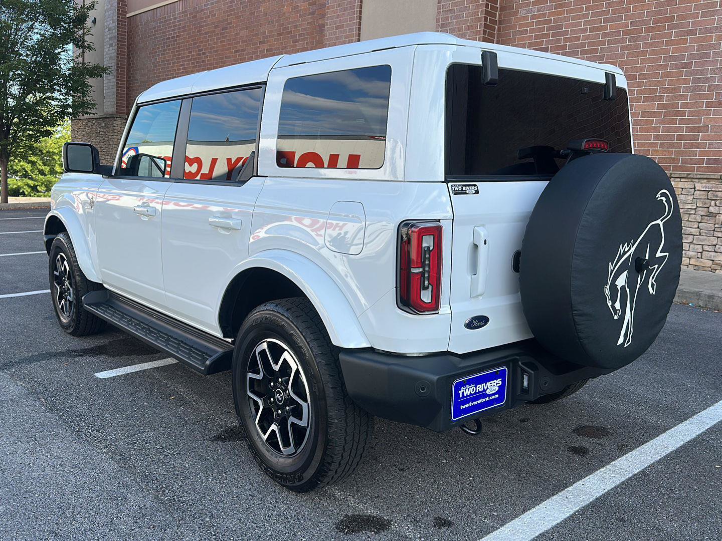 Certified 2025 Ford Bronco Outer Banks AWD/4WD image 3