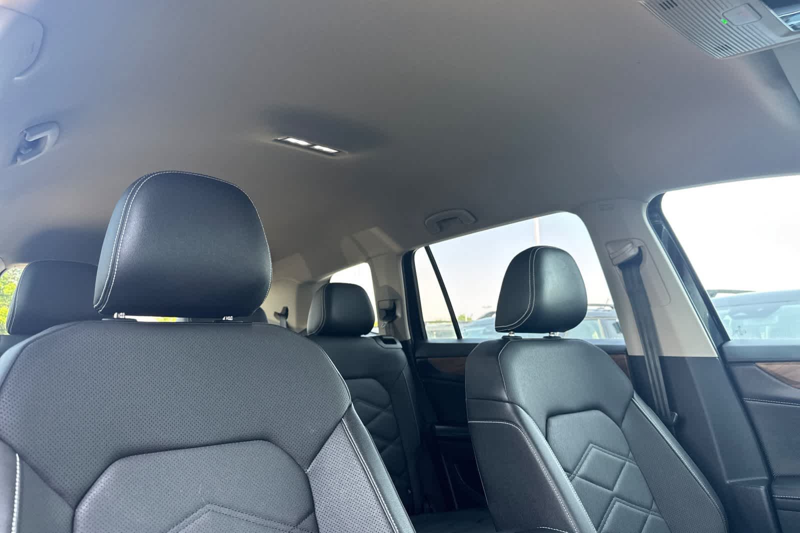 Used 2025 Volkswagen Atlas SE AWD/4WD image 18