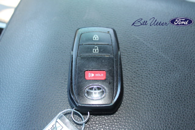 Used 2025 Toyota Tacoma SR5 AWD/4WD image 25