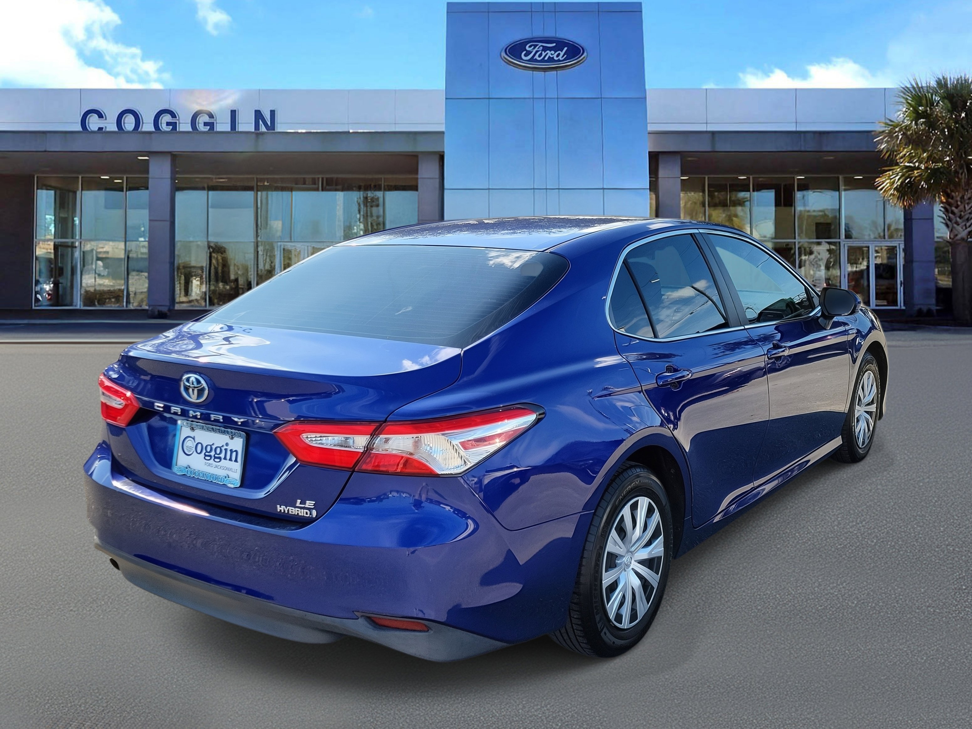 Used 2018 Toyota Camry LE image 3