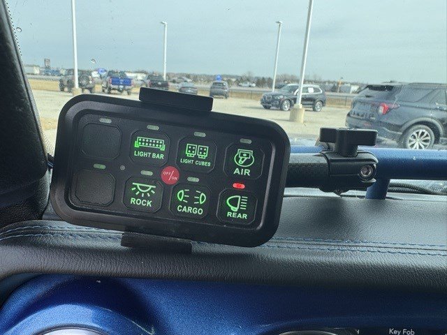 Used 2018 Jeep Wrangler Unlimited Sahara image 14