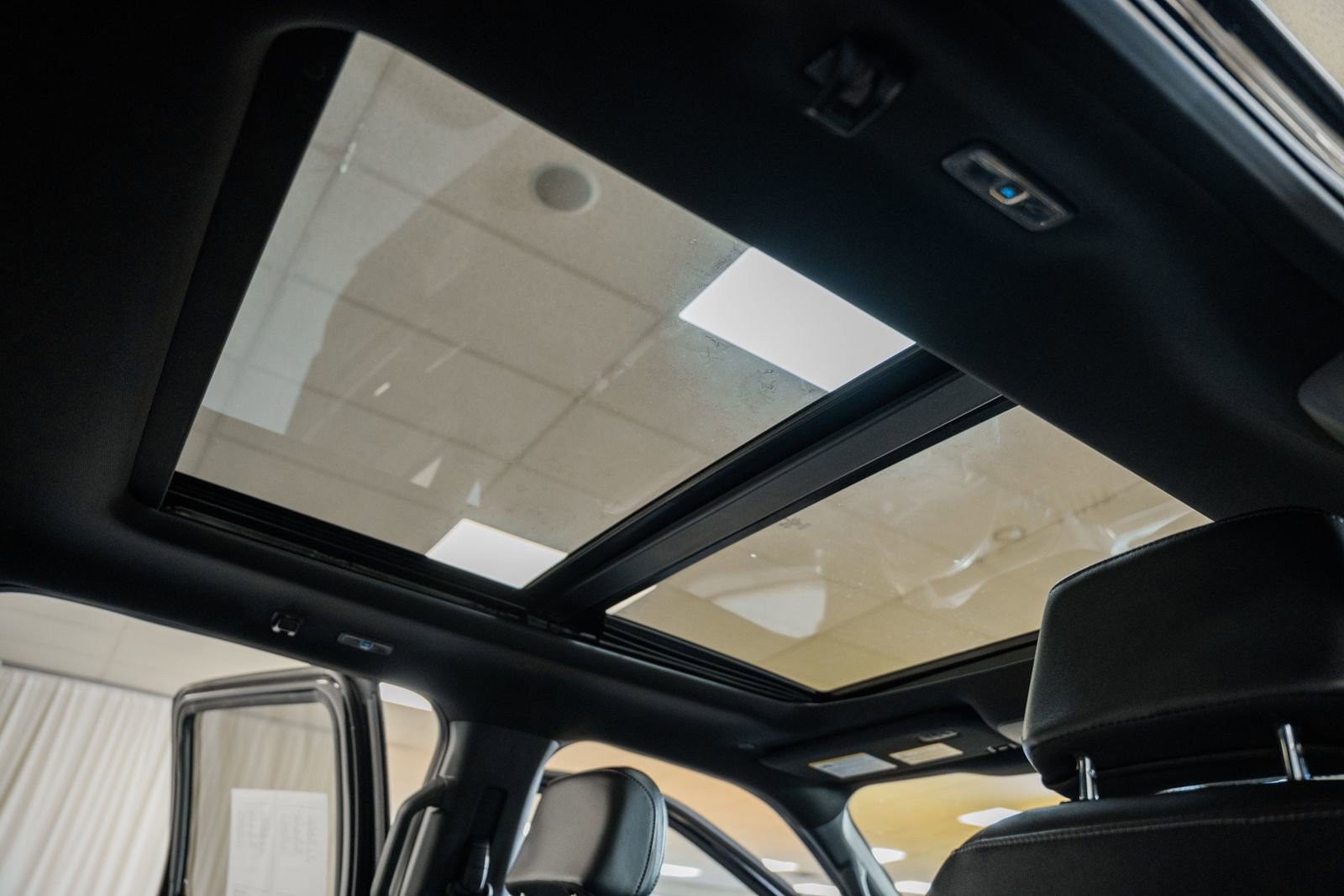 Certified 2023 Ford F150 Lariat w/ Equipment Group 502A High image 42