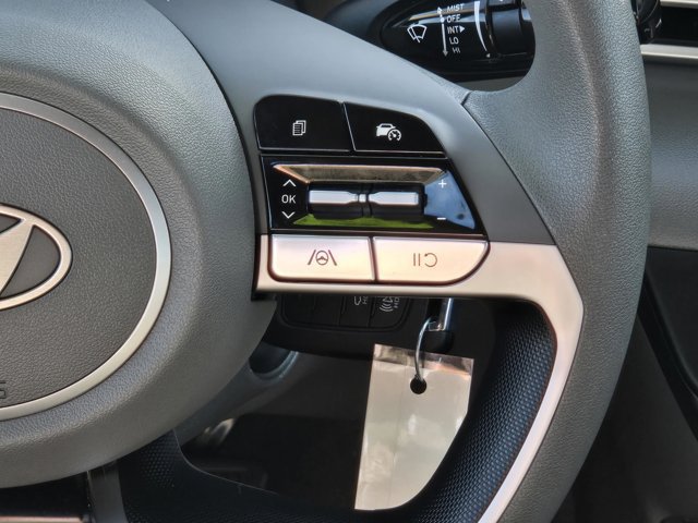 Used 2025 Hyundai Elantra SE FWD image 16