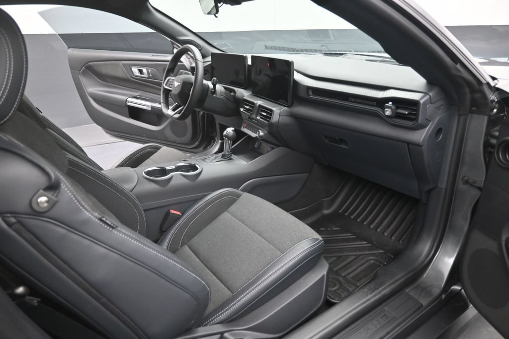 Certified 2025 Ford Mustang Coupe RWD image 10