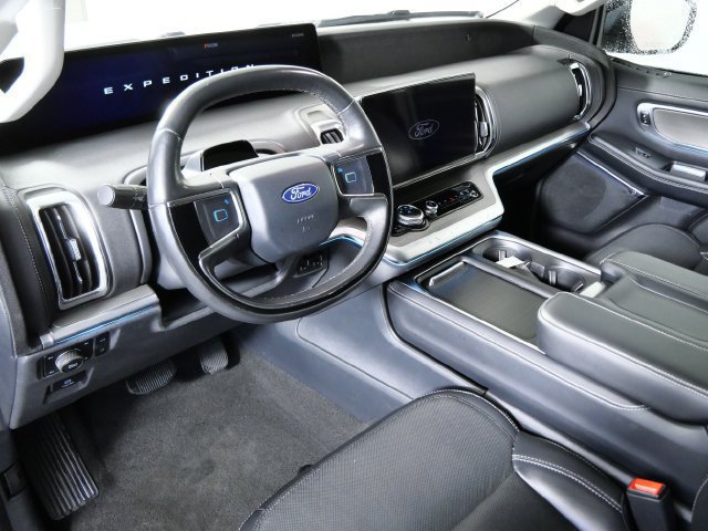 Certified 2025 Ford Expedition Platinum AWD/4WD image 5