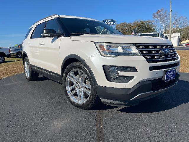 Certified 2016 Ford Explorer XLT w/ Equipment Group 202A image 4