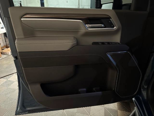 Used 2025 Chevrolet Silverado 2500 LT w/ Leather Package AWD/4WD image 11