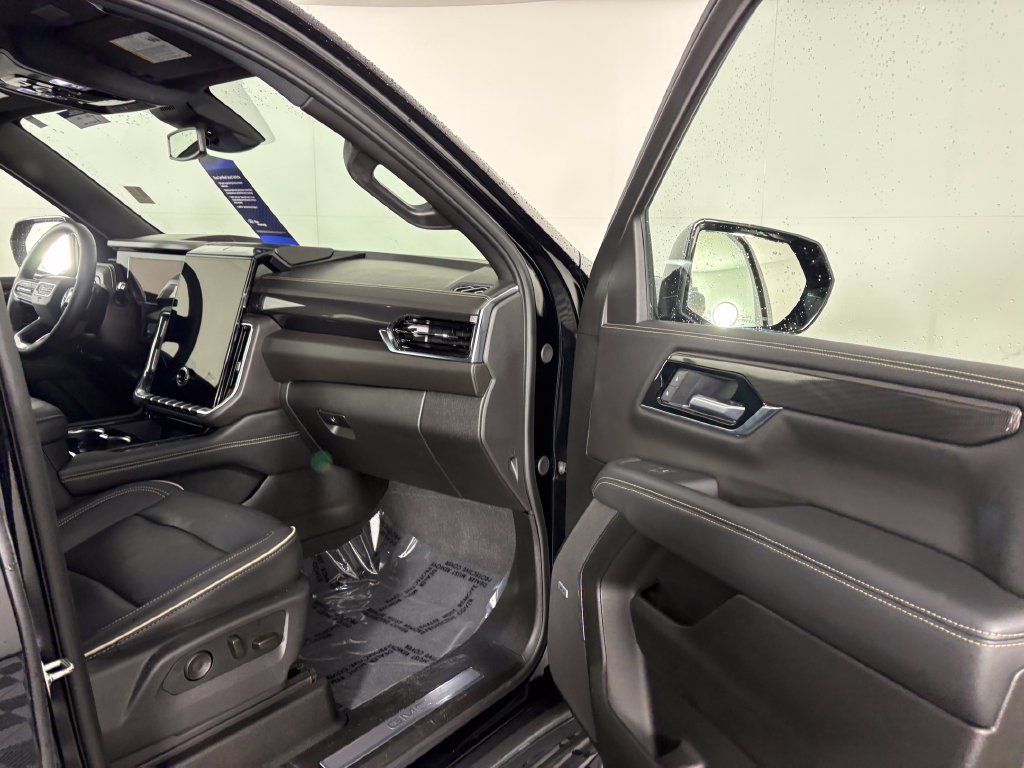 Used 2026 GMC Yukon XL Elevation w/ LPO, Elevation Black Package AWD/4WD image 38