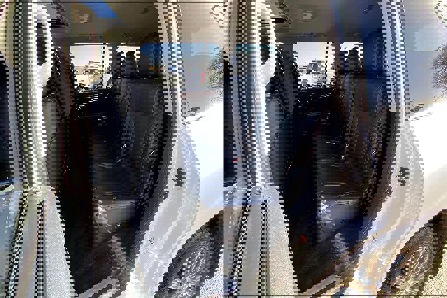 Used 2017 Lexus LX 570 4WD w/ Luxury Package image 21