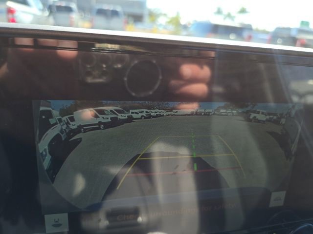 Used 2023 Toyota Highlander L image 12