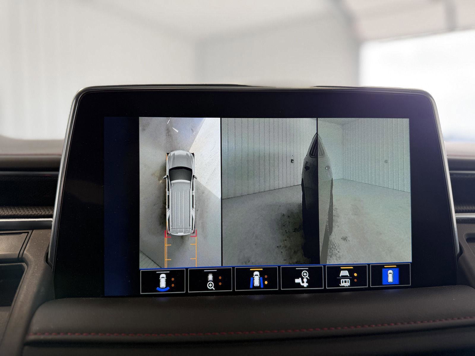 Used 2022 Chevrolet Tahoe RST w/ Luxury Package image 19