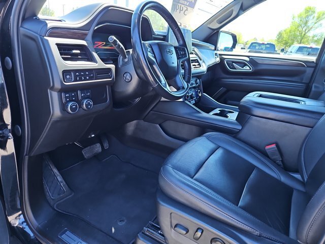 Used 2022 Chevrolet Suburban Z71 w/ Luxury Package AWD/4WD image 13