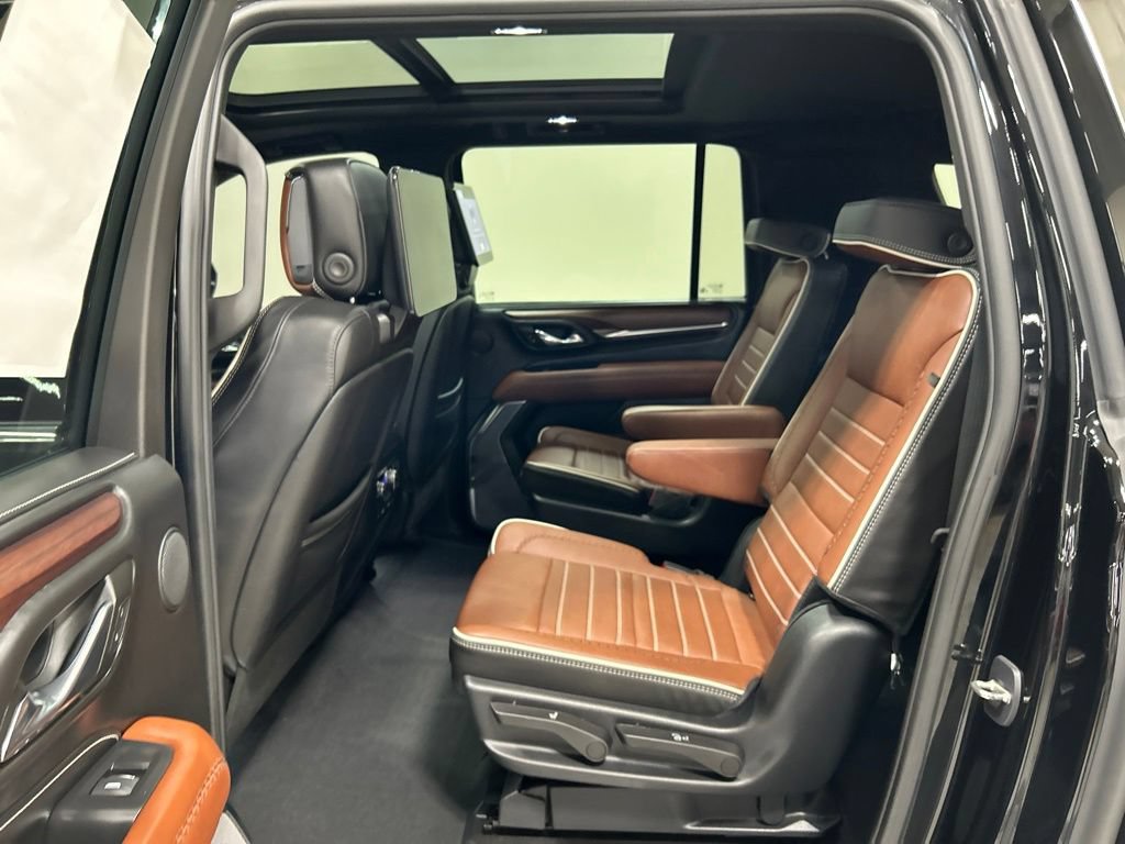 Used 2023 GMC Yukon XL Denali Ultimate AWD/4WD image 31
