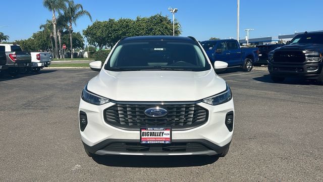 Certified 2025 Ford Escape SE w/ Class II Trailer Tow Package FWD image 9