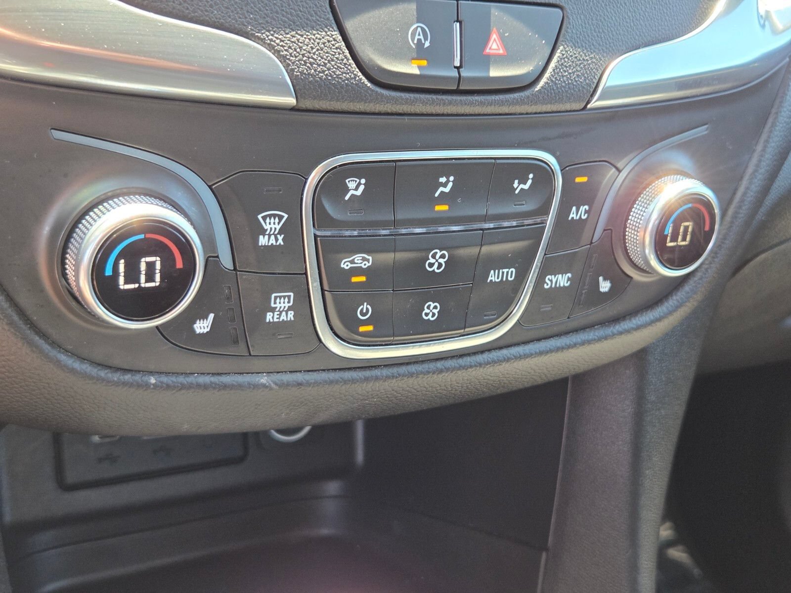 Used 2024 Chevrolet Equinox LT FWD image 22