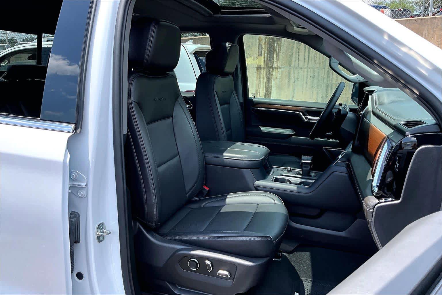 Used 2024 GMC Sierra 1500 Denali w/ Denali Reserve Package AWD/4WD image 11