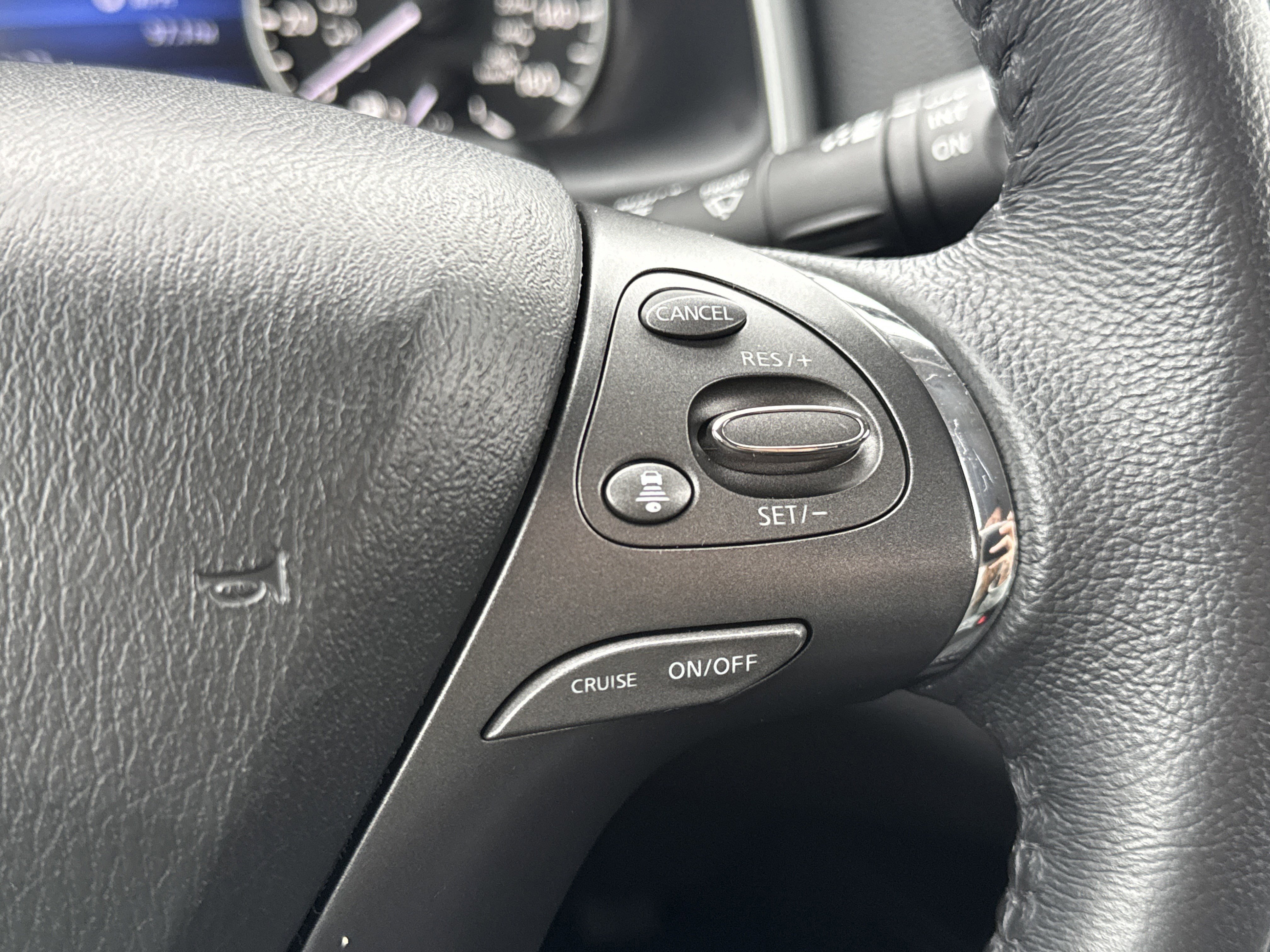 Used 2023 Nissan Murano SV image 17