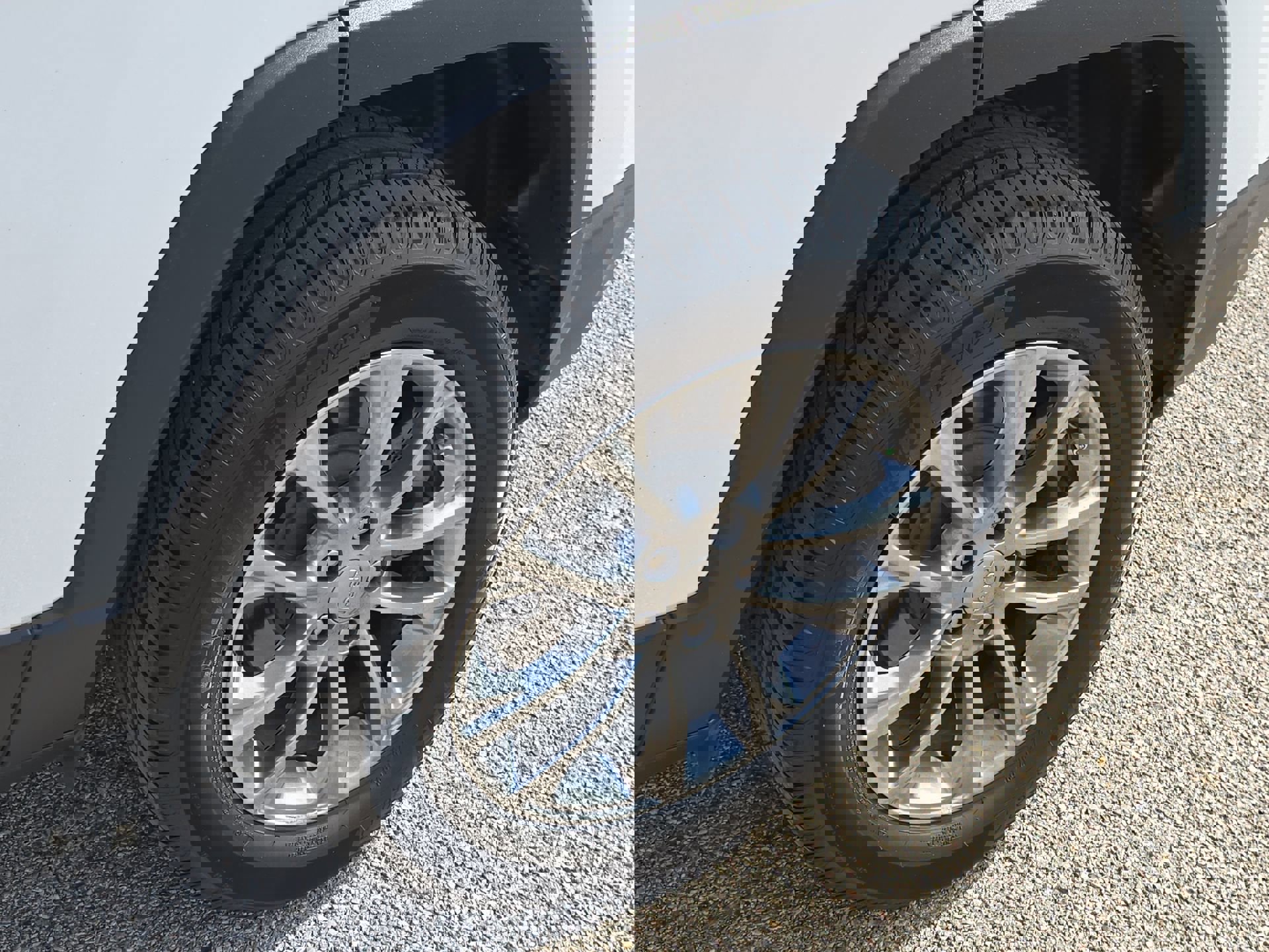 Used 2021 Jeep Cherokee Latitude Lux w/ Comfort/Convenience Group image 11