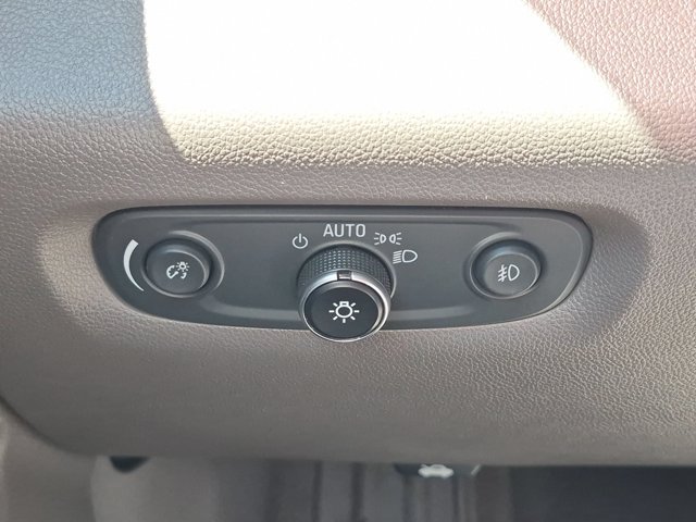 Used 2018 Chevrolet Traverse LT FWD image 19