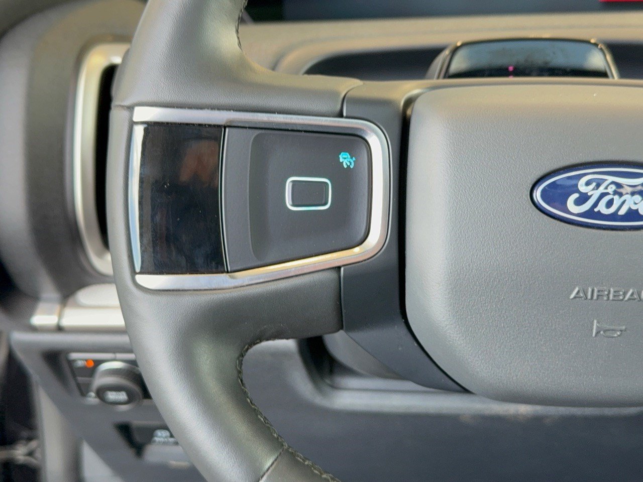 Certified 2025 Ford Expedition Active AWD/4WD image 18