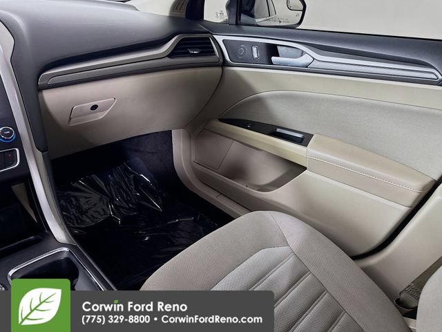 Certified 2017 Ford Fusion SE w/ Fusion SE Technology Package FWD image 21