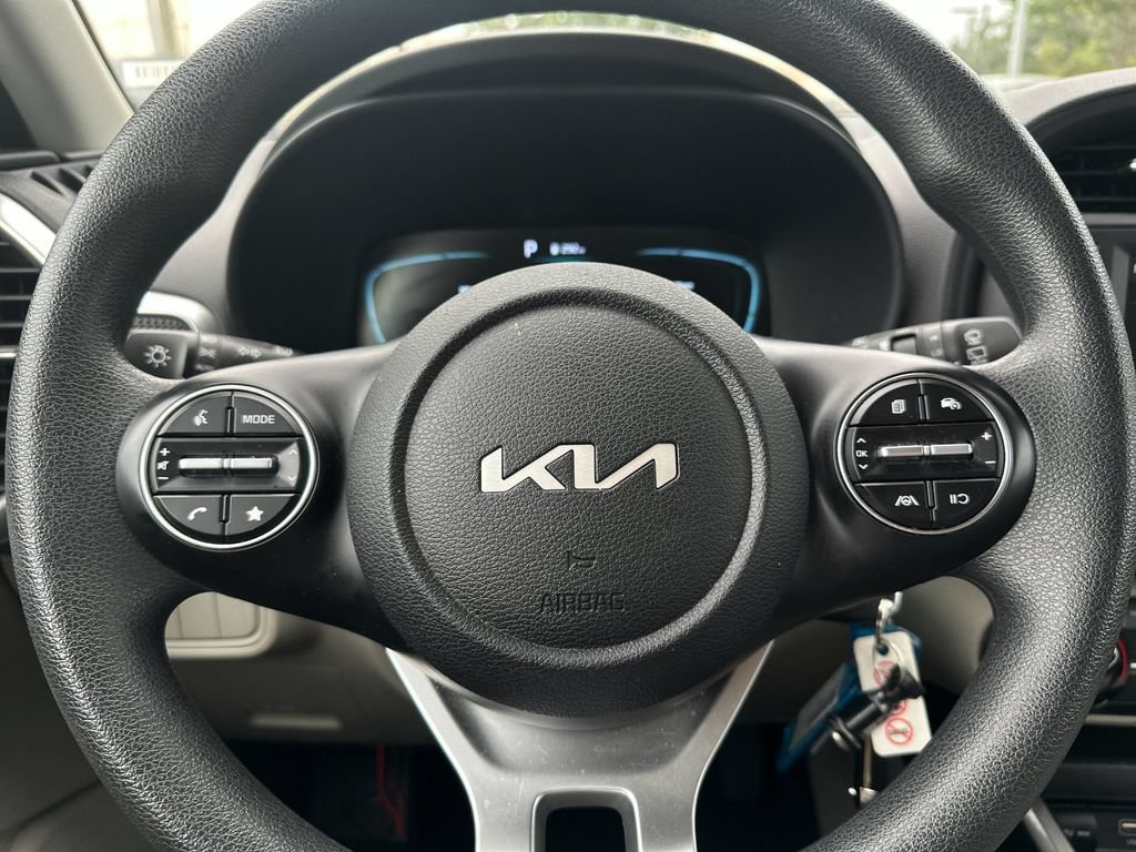Used 2025 Kia Soul LX w/ LX Technology Package FWD image 21