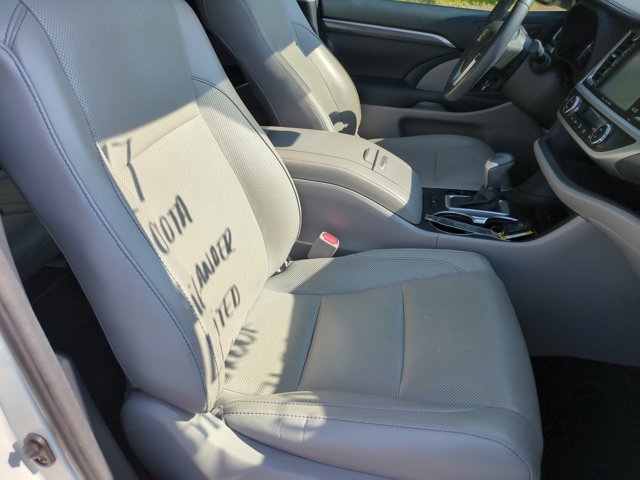 Used 2017 Toyota Highlander Limited FWD image 34