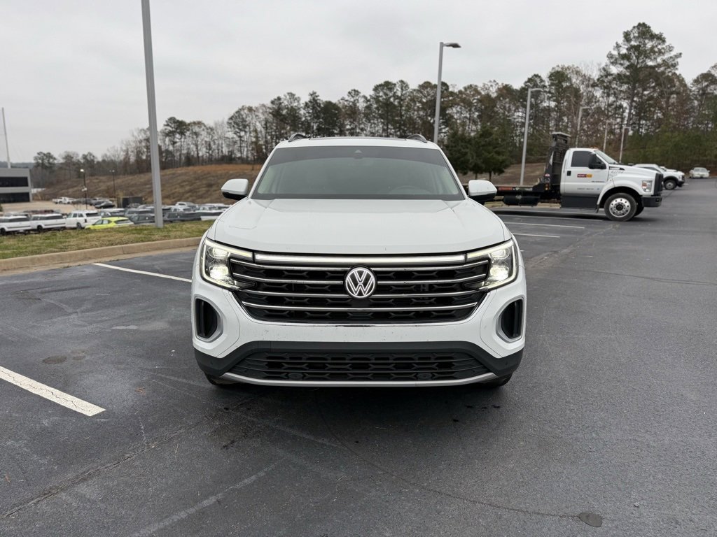 Used 2024 Volkswagen Atlas SE image 2