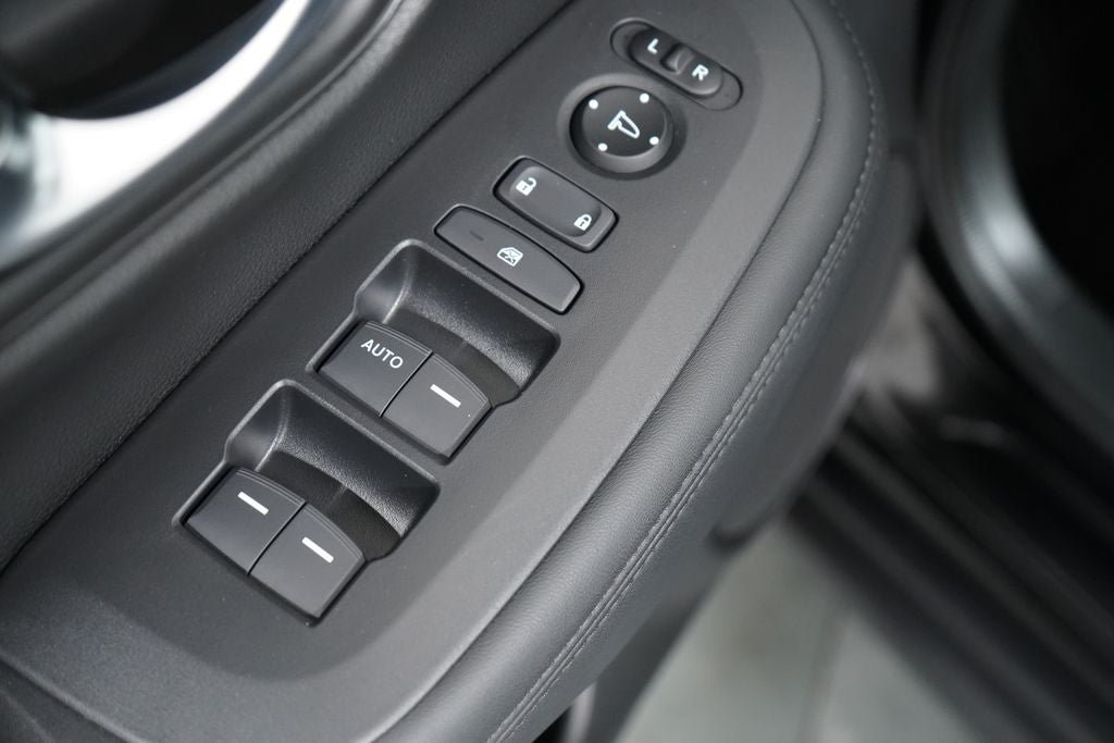 Used 2025 Honda HR-V LX image 19