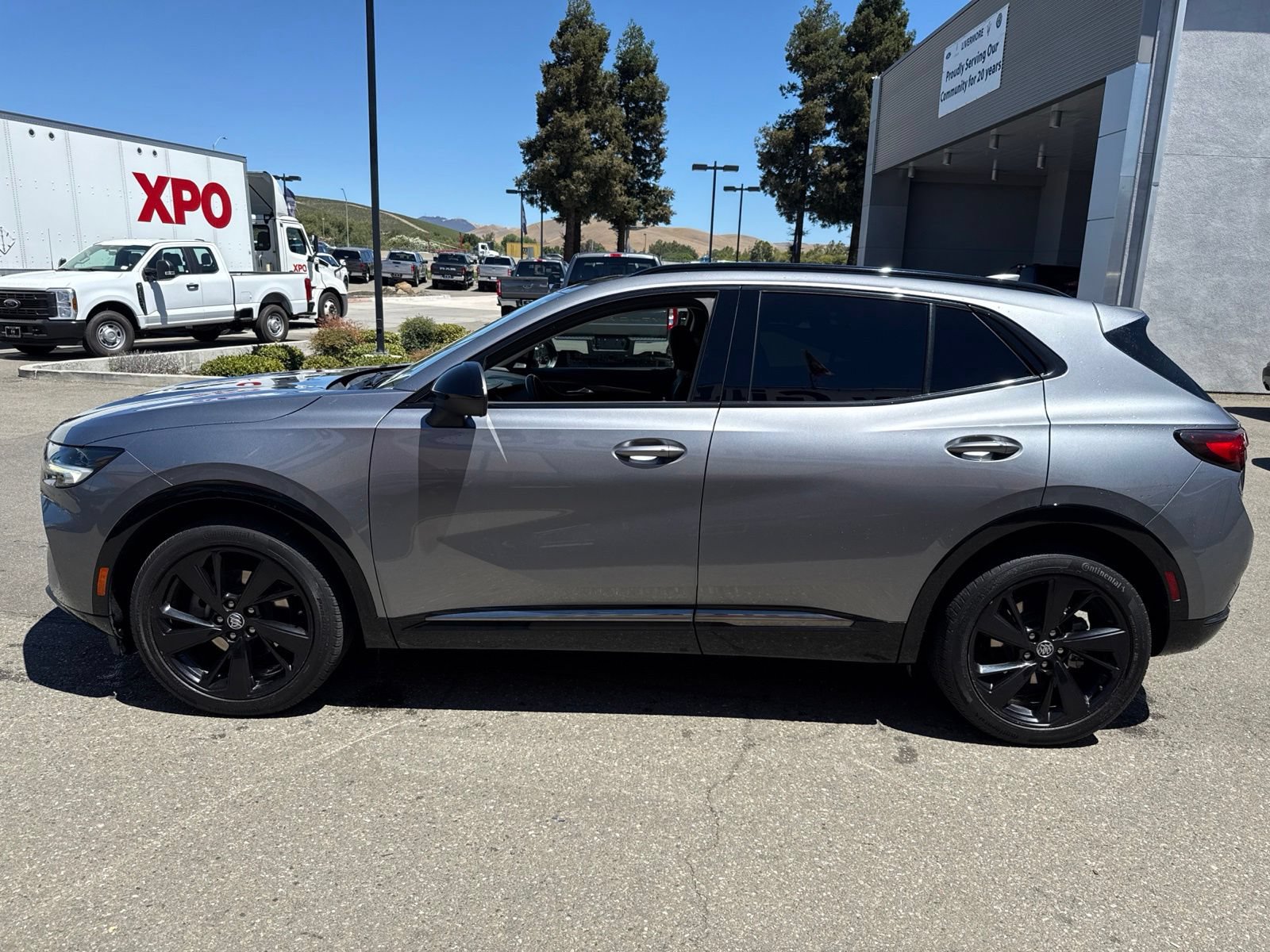 Used 2022 Buick Envision Essence w/ Sport Touring Package FWD image 2