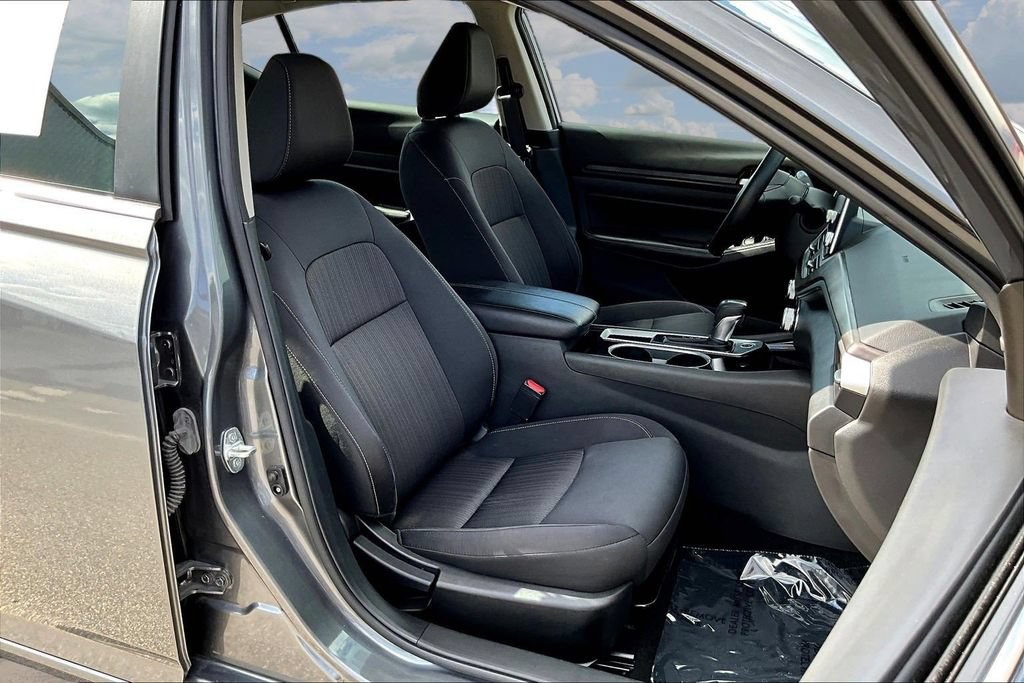 Used 2024 Nissan Altima 2.5 SV FWD image 30