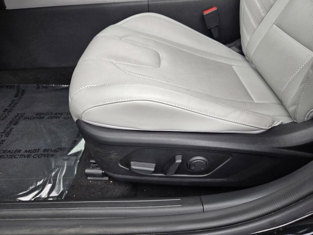 Used 2025 Hyundai Elantra Limited FWD image 21