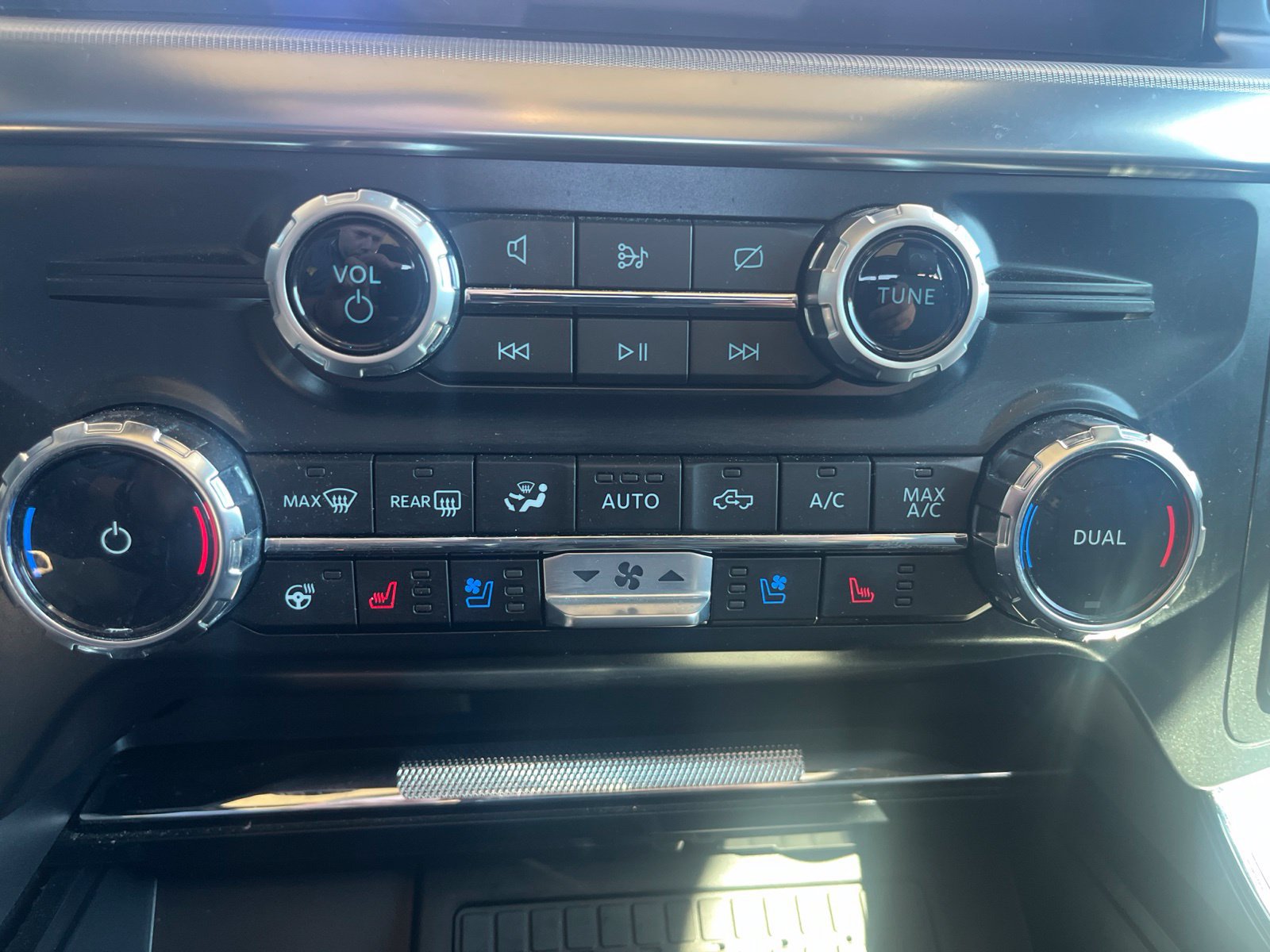Certified 2024 Ford F150 Lariat AWD/4WD image 28