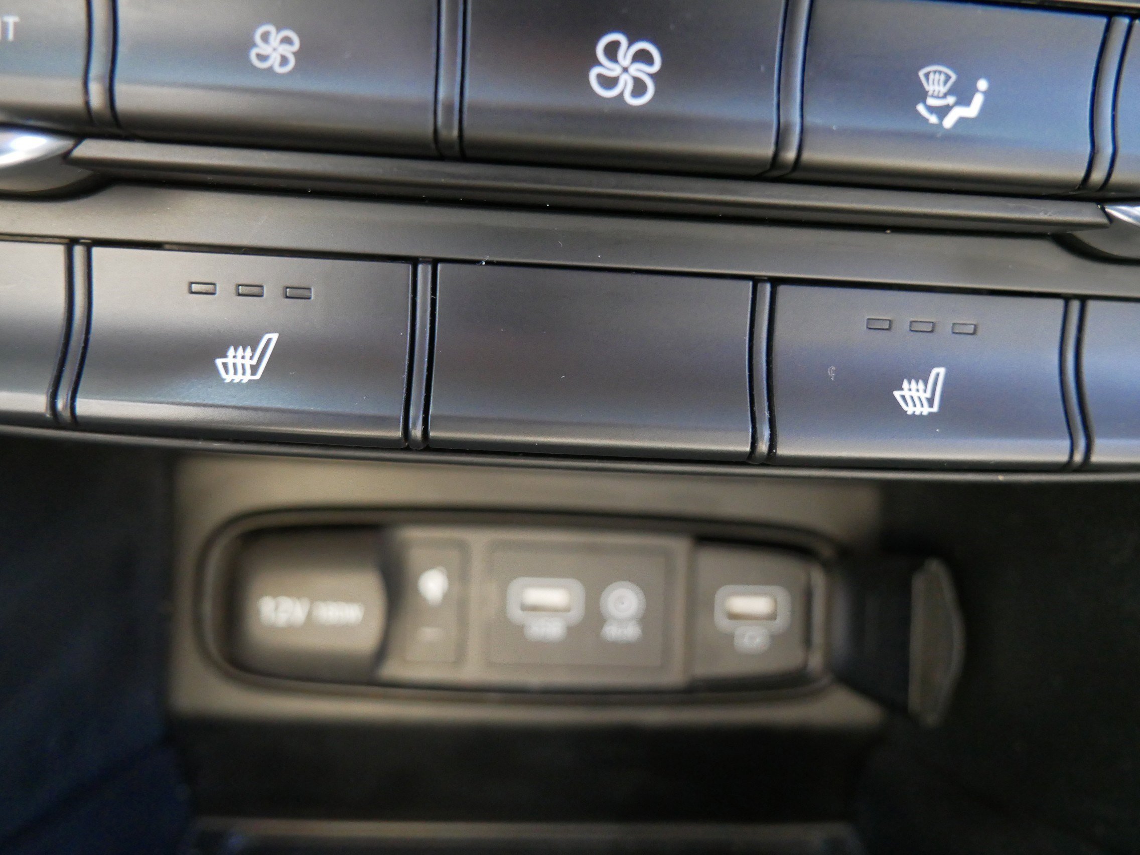 Used 2020 Hyundai Santa Fe SEL w/ Convenience Package image 31