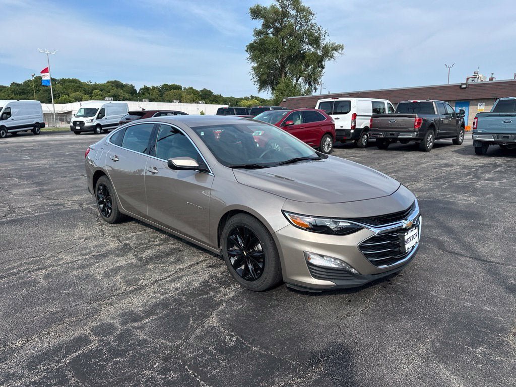 Used 2025 Chevrolet Malibu LT FWD image 3