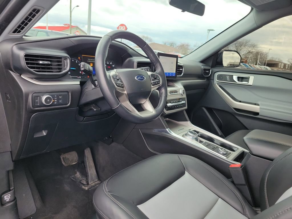 Certified 2022 Ford Explorer XLT w/ Equipment Group 202A image 20