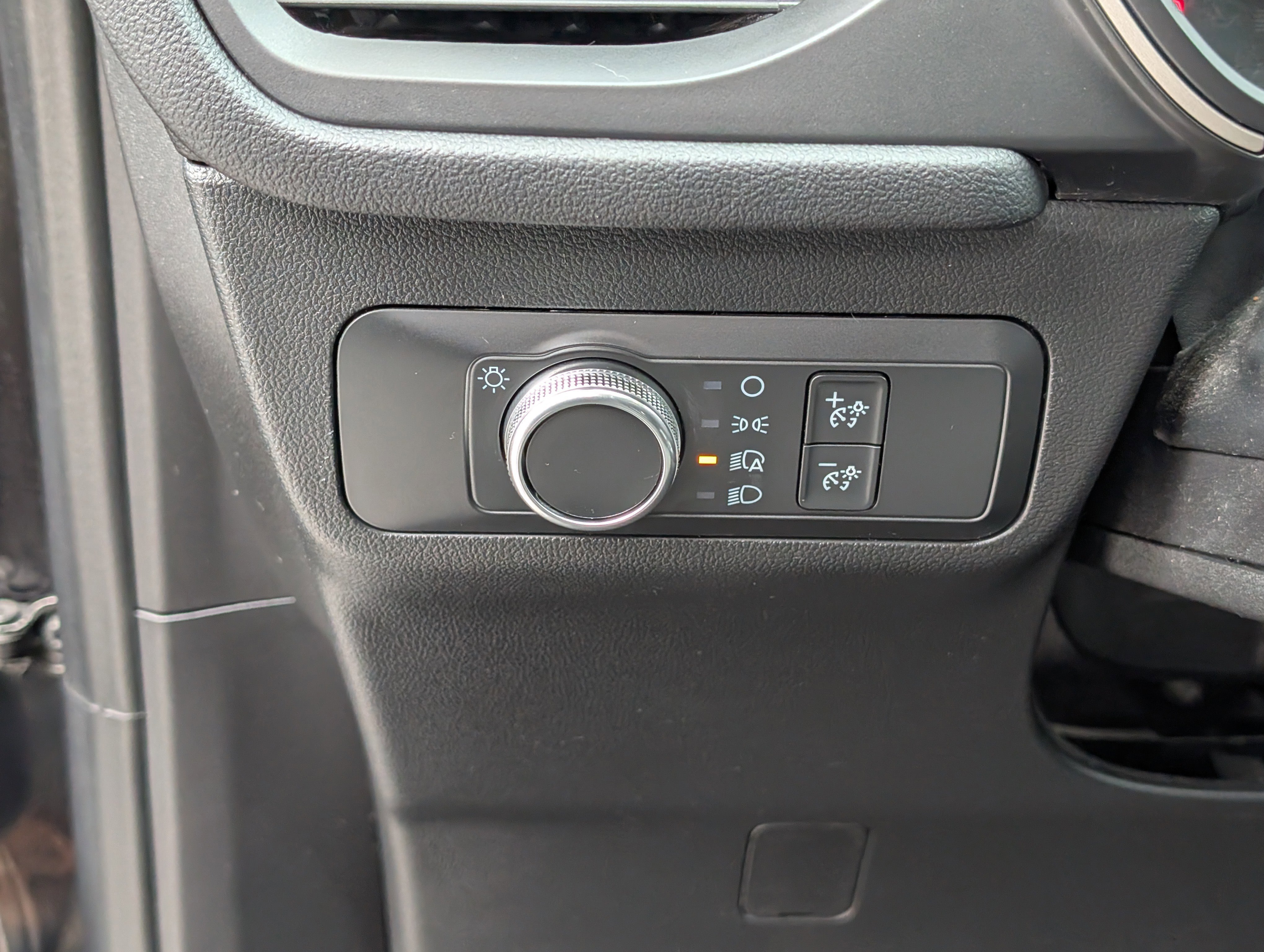 Certified 2020 Ford Escape SE image 21